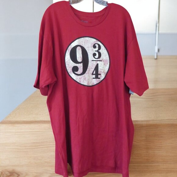 Wizarding World Harry Potter -9 3/4  Hogwarts Express - Red T-Shirt - 3XL - NWT - Picture 1 of 8
